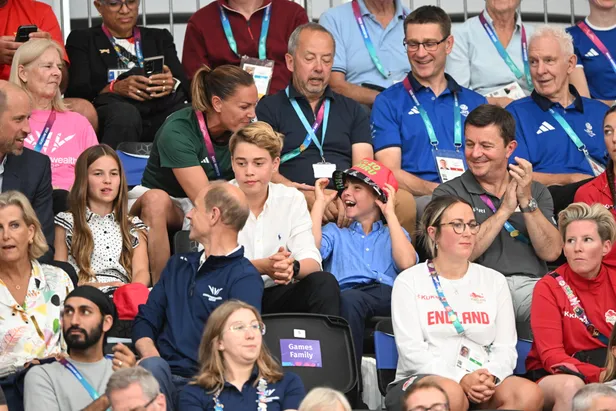 Prinses Charlotte, prins George en prins Louis op de tribune bij de Commonwealth Games in Glasgow, augustus 2026.