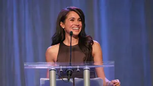 Meghan Markle op podium tijdens welkomstontvangst Nations Home Welcome for Friends and Family.