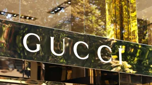 Nieuwste Gucci schoen volgeplakt met karamelsnoepjes