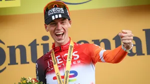 Thymen Arensman na zijn tweede ritzege in de Tour.