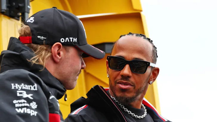 Hamilton: 'Al mijn teamgenoten waren sterker dan die van Verstappen'