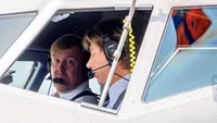 Koning Willem-Alexander in vliegtuig