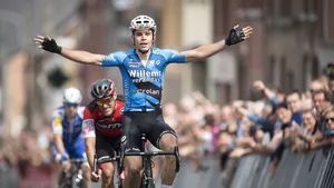 GP Pino Cerami: Wout van Aert rondt vlucht succesvol af