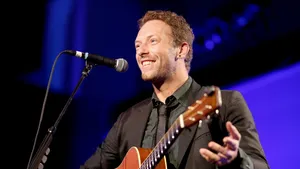 Chris Martin verrast New Delhi fans