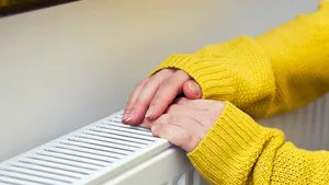 Wat loodgieters doen om hun radiatoren warm te houden (en jij niet)