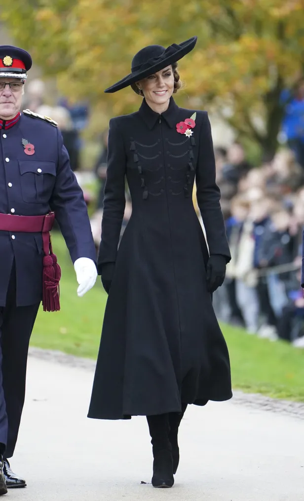 Hare Koninklijke Hoogheid koos voor een elegante robe manteau van Catherine Walker. (Beeld: NL Beeld)