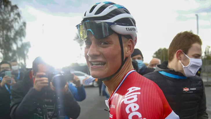 Van der Poel vierde winst in Ronde 'stevig': 'Frieten, biefstuk, wijn en 'andere drankjes''