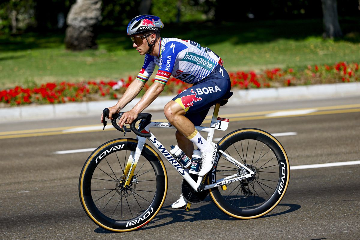 Johan Bruyneel duidt zwakke plek Evenepoel: ‘Op steile én lange klimmen heeft hij problemen’