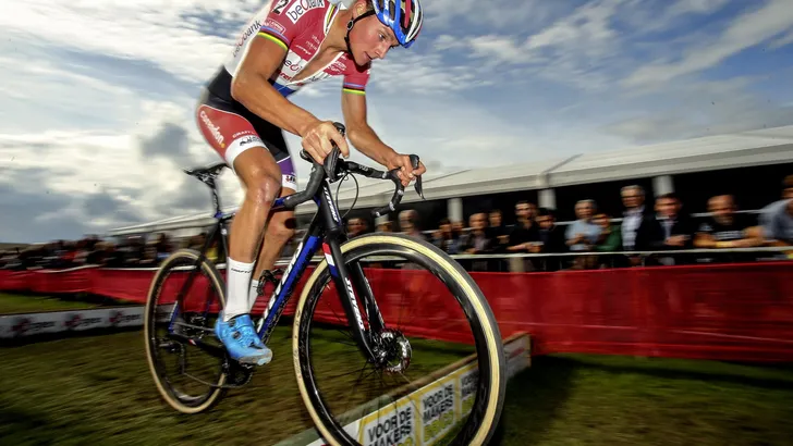 Van der Poel: ‘Hitte was mijn grootste tegenstander’