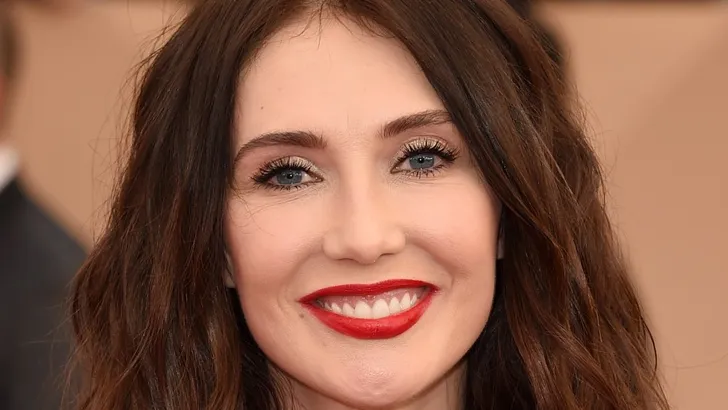 Ze zijn hier: de eerste foto's van de baby van Carice van Houten
