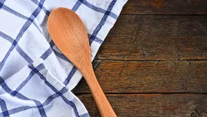 Houten pollepels schoonmaken