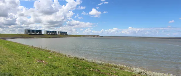 Visje eten aan het water in Lauwersoog
