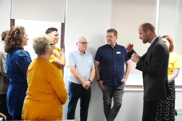 In Cheshire ging William in gesprek met vrijwilligers en betrokkenen.
