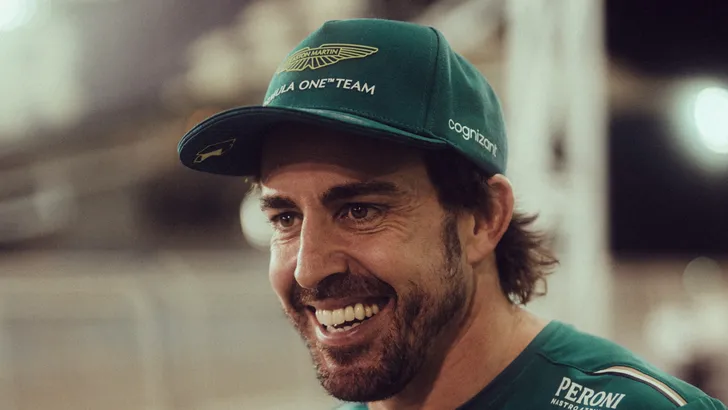 Fernando Alonso steekt de draak met Taylor Swift-geruchten