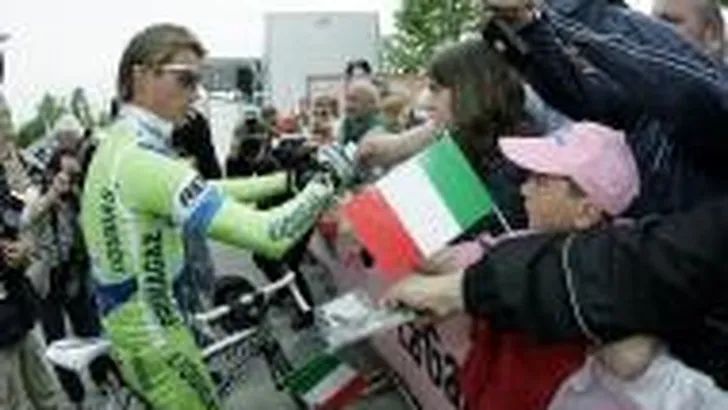 Di Luca stapt uit de Tour