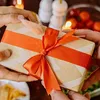Hoe maak je een standaard geschenk uniek? | Grazia