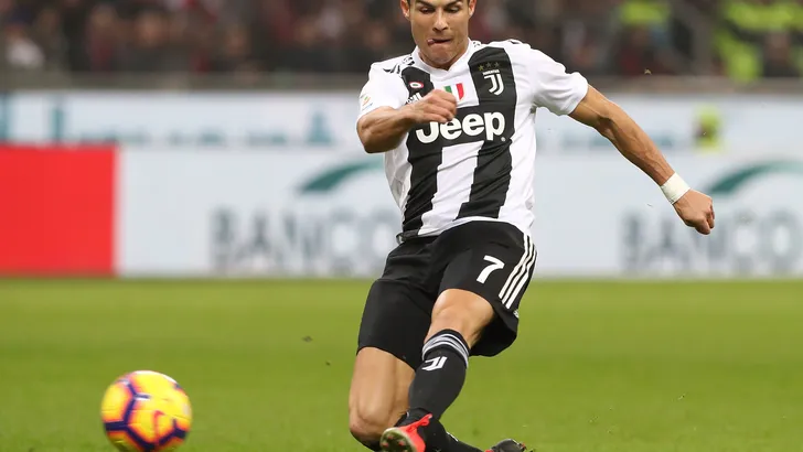 Christiano Ronaldo krijgt meer per minuut betaald dan jij per maand
