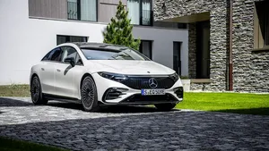 Mercedes EQS levert achterwielbesturing op abonnement