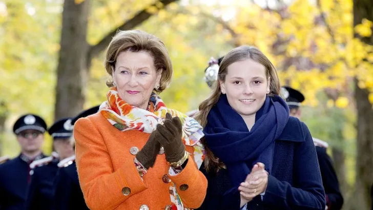 Prinses Ingrid onthult beelden in eigen park