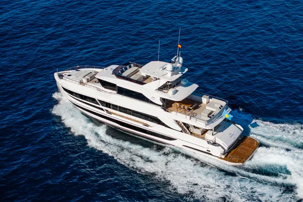 FD100 Tri-deck Horizon Yachts