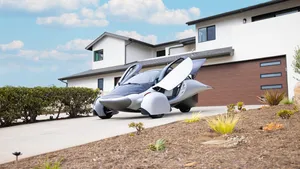 Amerikaanse fabrikant van futuristische zonneauto start wanhopige zoektocht naar kapitaal om faillissement af te wenden