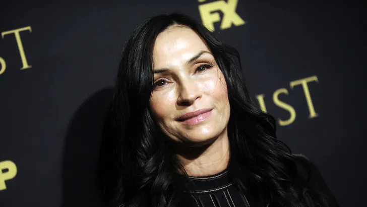 Zien: Famke Janssen ziet er wel heel anders uit ineens
