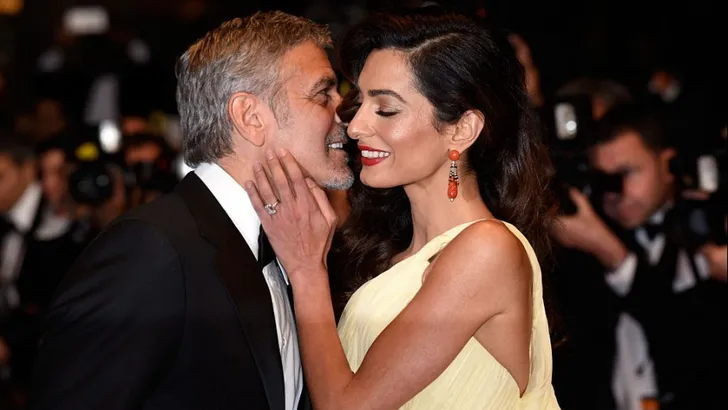 Clooney tweeling heeft eerste vlucht in privé-jet al achter de rug