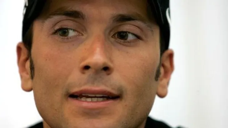 Geschorste Ivan Basso kruipt weer op de fiets