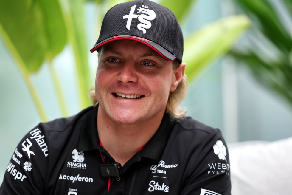 Valtteri Bottass met de billen bloot op nieuwe kalender Autobahn