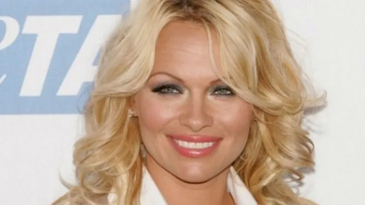 Pamela Anderson stormt woedend van podium in tv-show