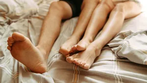 Moet je er ’s nachts vaak uit om te plassen? Waarom het probleem vaak niet bij je blaas ligt, maar bij je benen