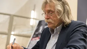 Johan Derksen weigerde interview met Maxim Hartman: ‘Paardenlul’