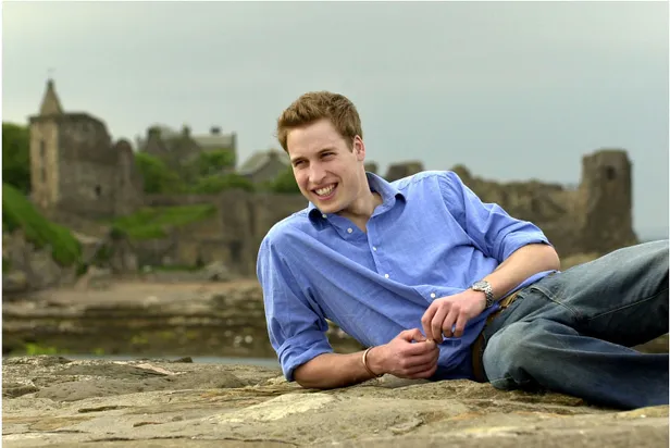 Foto van prins William bij zijn universiteit in 2003.