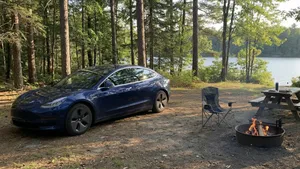Geflopt Tesla-project keert terug als caravan: dé oplossing voor EV-rijders (maar er is één pijnlijk nadeel)