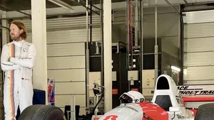 Vettel doet op Imola eerbetoon aan Senna met zijn McLaren