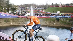 Senna Remijn presenteerde zich vorig jaar op de weg als een toptalent, maar in de cross wil het dit jaar niet vlotten. Het WK voor beloften was wat betreft exemplarisch. Hij werd 24ste.