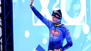 Mathieu van der Poel won op bizarre wijze de E3 Saxo Classic. Volgens Michel Wuyts wilde hij de teleurstelling van Milaan-Sanremo uit zijn hoofd rammen.