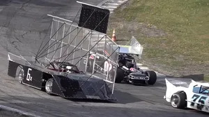 VIDEO: V8 stockcar race zonder regels