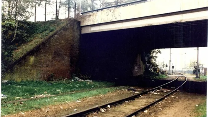 Minderjarig meisje brutaal verkracht door man met kunsthand: dader al 30 Jaar voortvluchtig