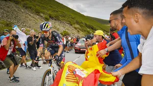 primoz roglic klimt in de vuelta