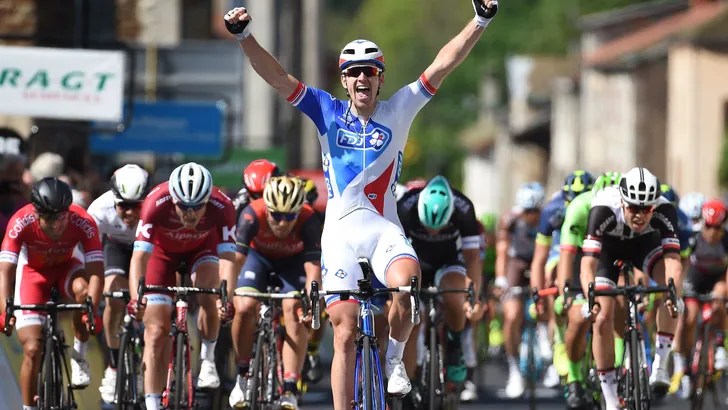 Démare demonstreert overmacht in tweede etappe Critérium du Dauphiné