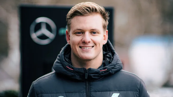 Mick Schumacher schuift aan als reserve bij Mercedes