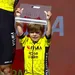 geroges van aert in de vuelta met papa wout naast zich