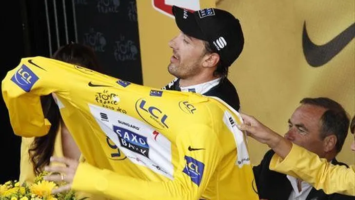 Cancellara voor de vierde keer in eerste geel