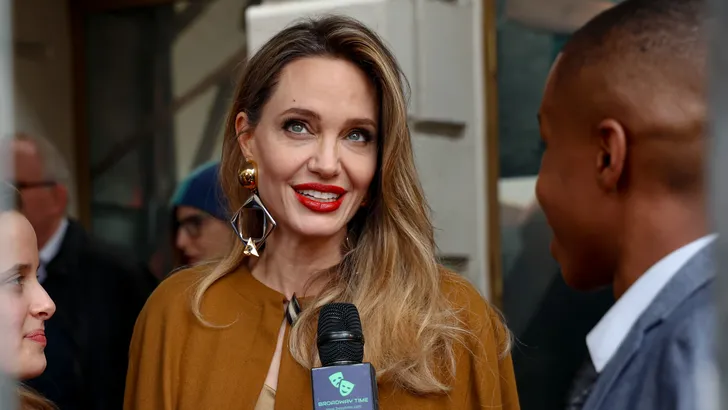 Beauty Jury september 2024 – Angelina Jolie bij de openingsavond van The Outsiders.