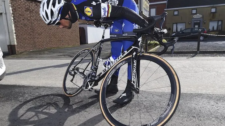 Boonen niet blij met zandwegen in Parijs-Nice