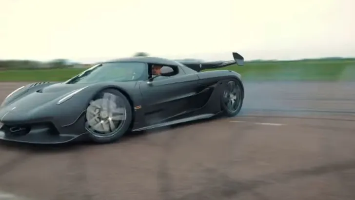 VIDEO: Koenigsegg speelt met Jesko prototypes