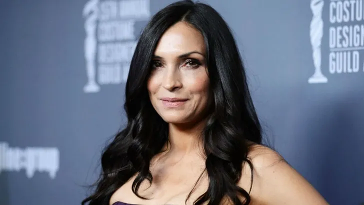 5 outfits van Famke Janssen