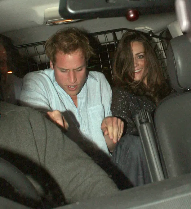 Prins William en Kate Middleton samen achter in de auto tijdens date.