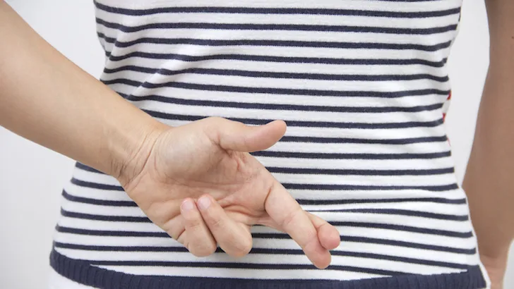 Pauline is verslaafd aan liegen: 'Mijn zus praat niet meer met me'